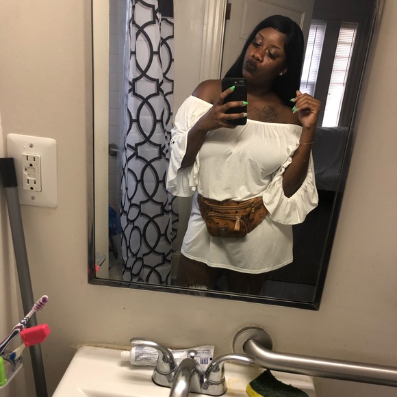 Meet your Posher, Tia - Picture 1 of 1